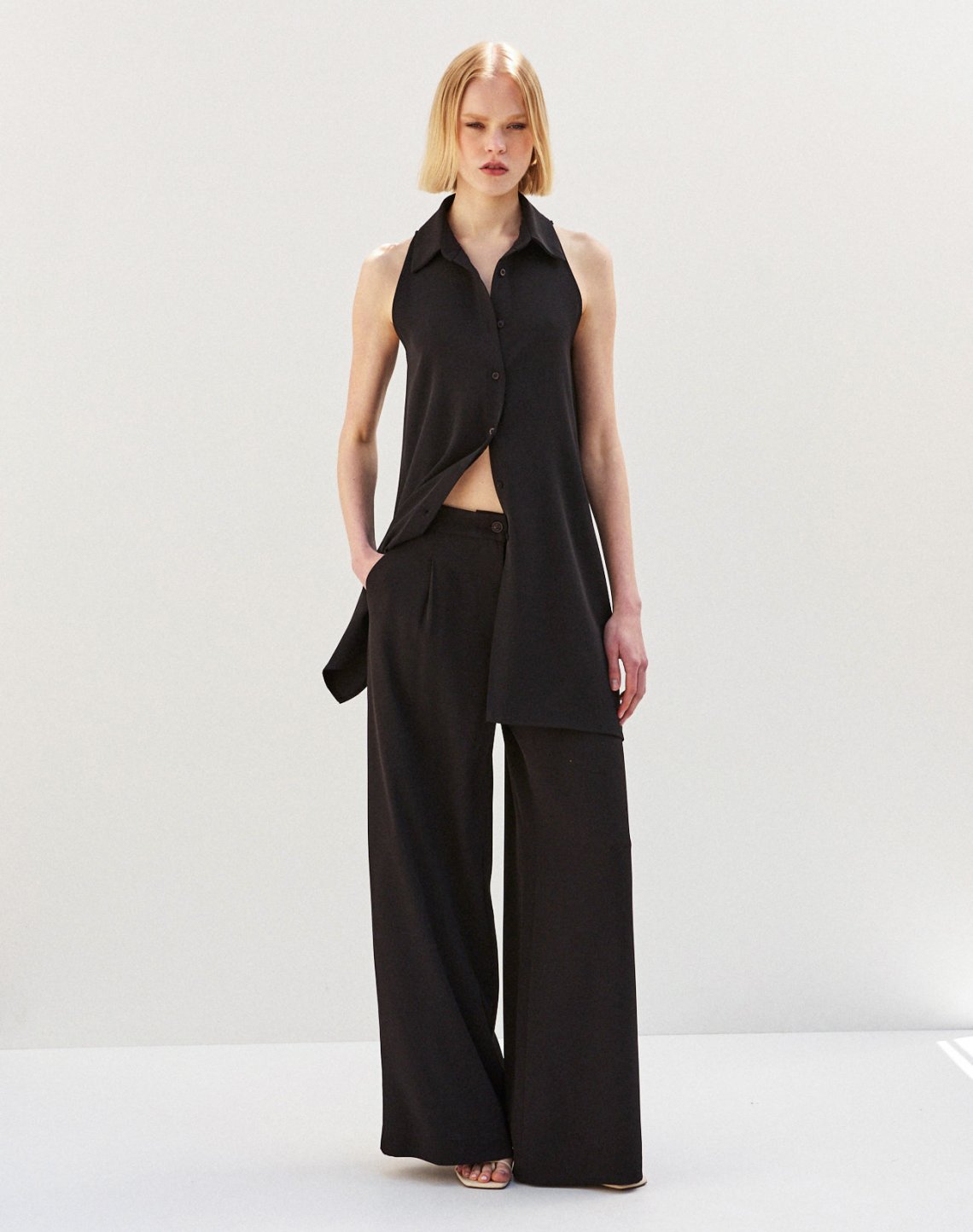 Sleeveles long shirt