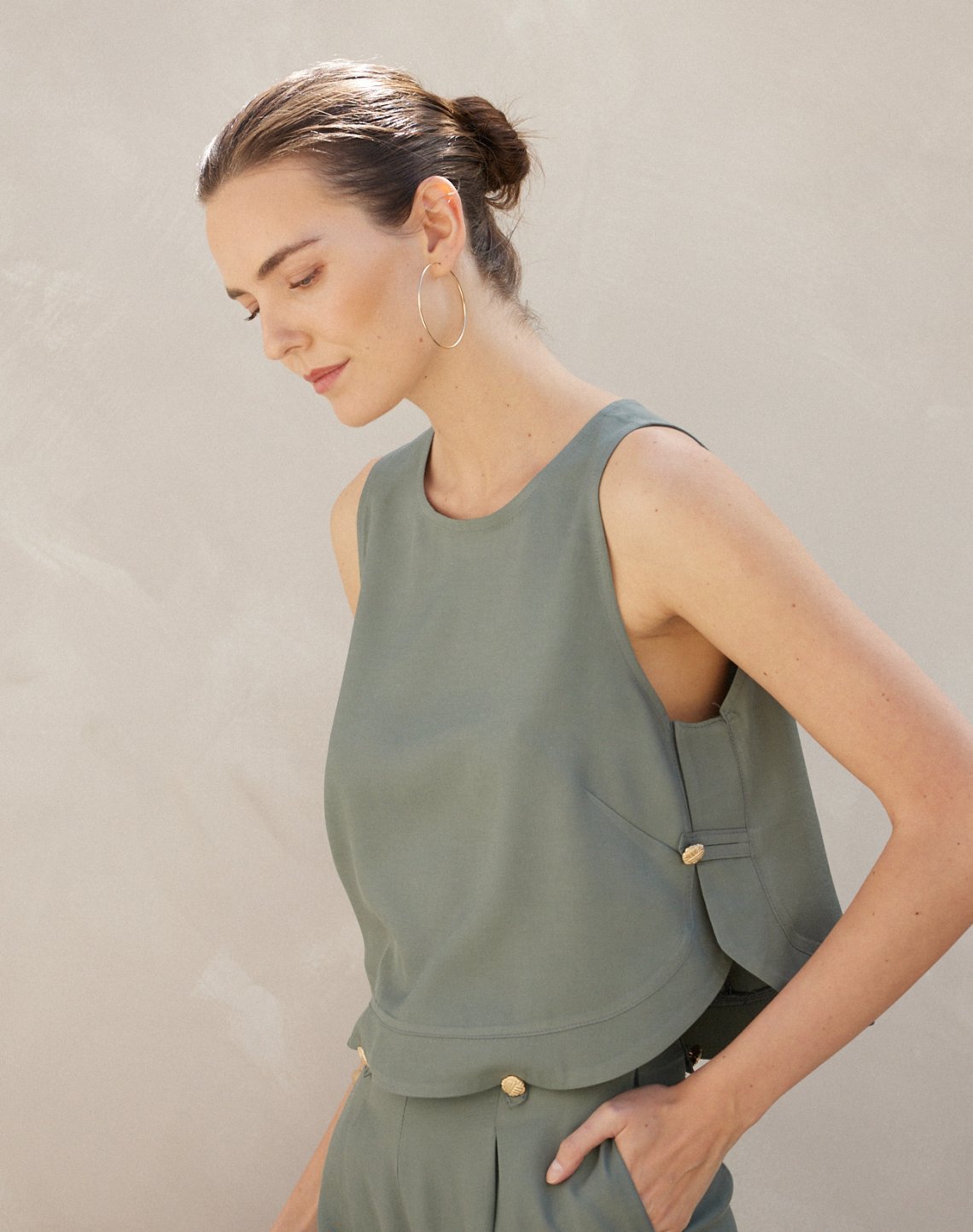 Sleeveless linen top