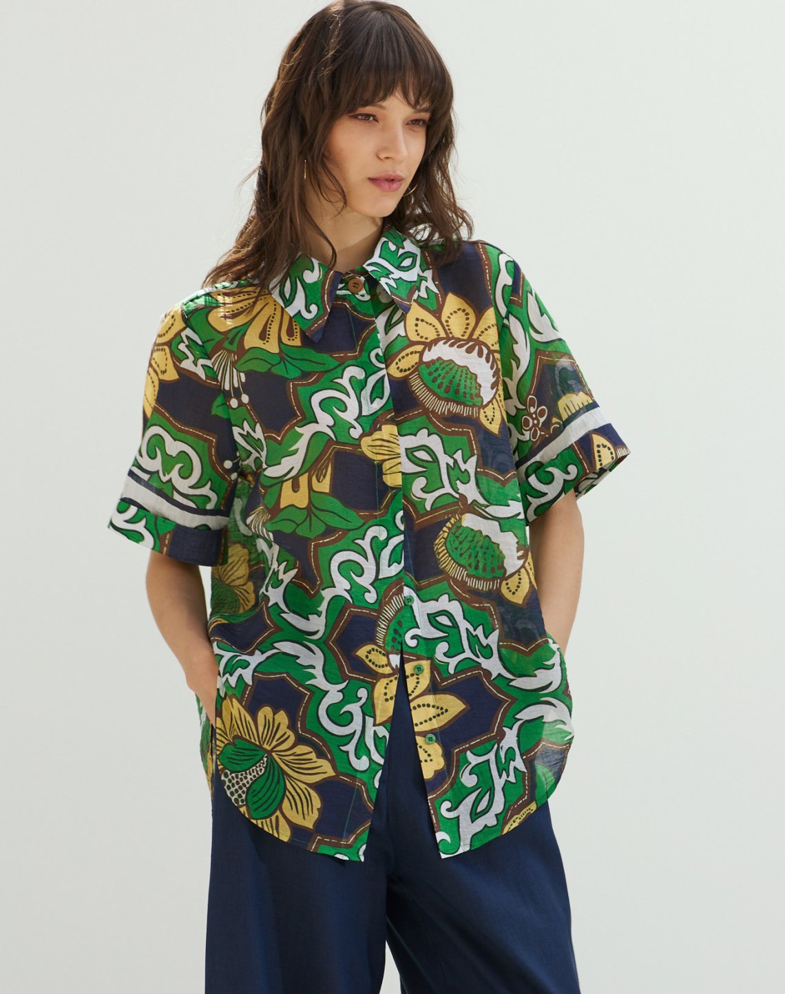 Turn up printed shirt