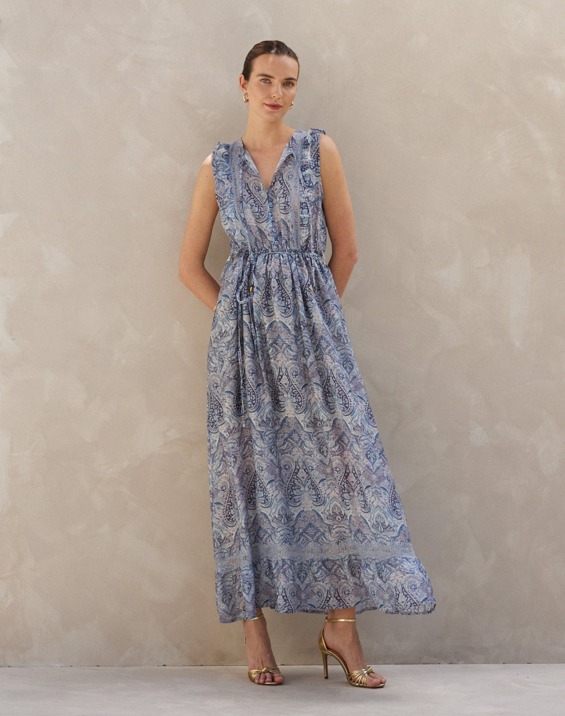 Maxi dress with lace