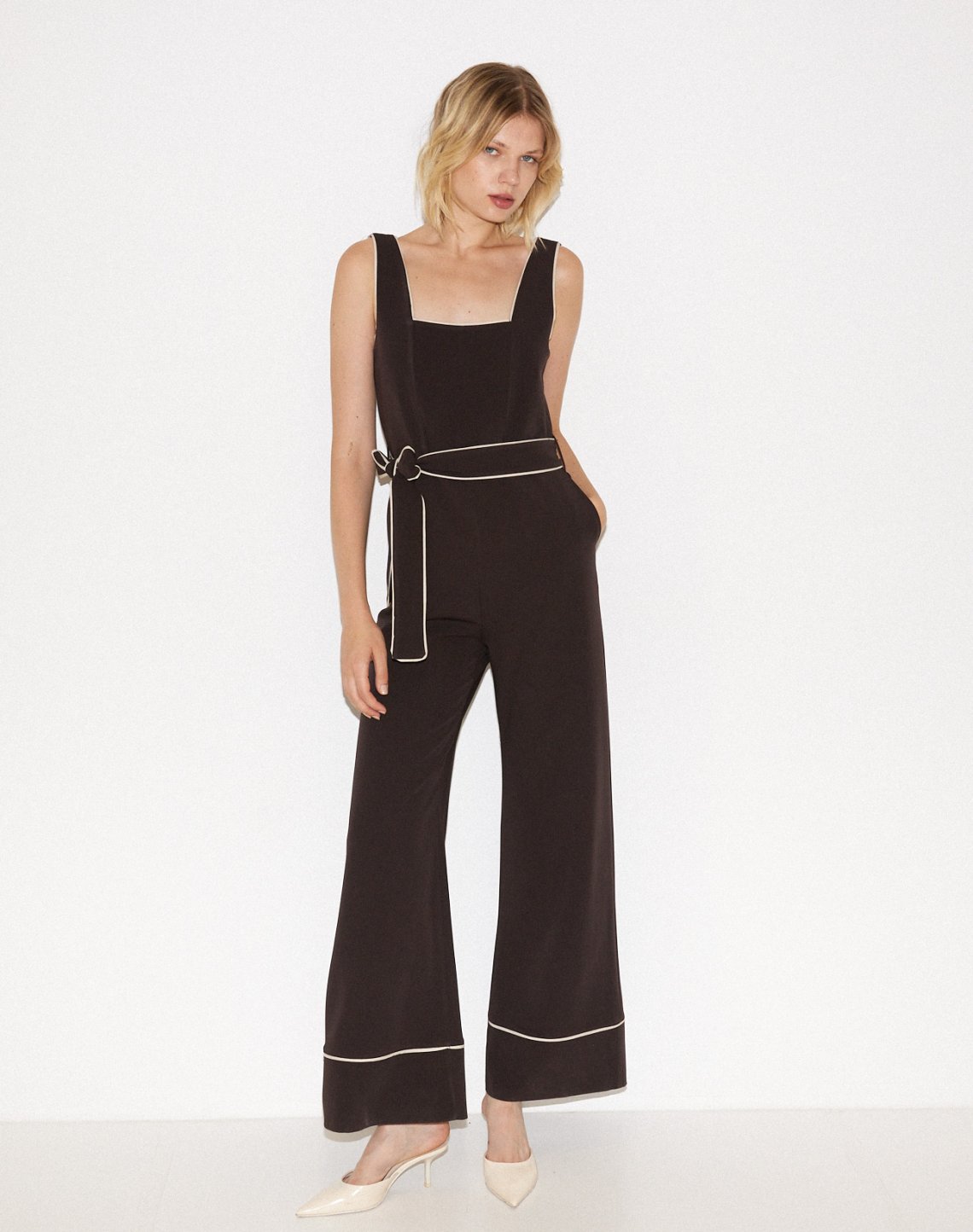 Jumpsuit with contrast piping